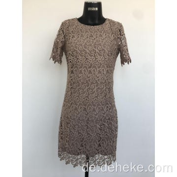 Bequemes elegantes gestricktes Spitzenkleid